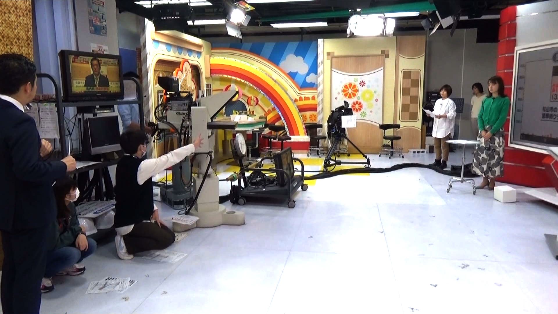 ニュースのウラカタ ７ ニューススタジオの秘密 ニュースの深層 南海放送解説室